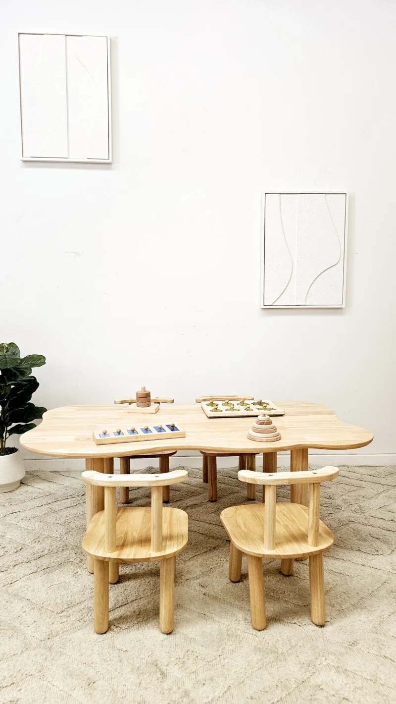 Childrens-hardwood-cloud-table-with-4-chairs-393