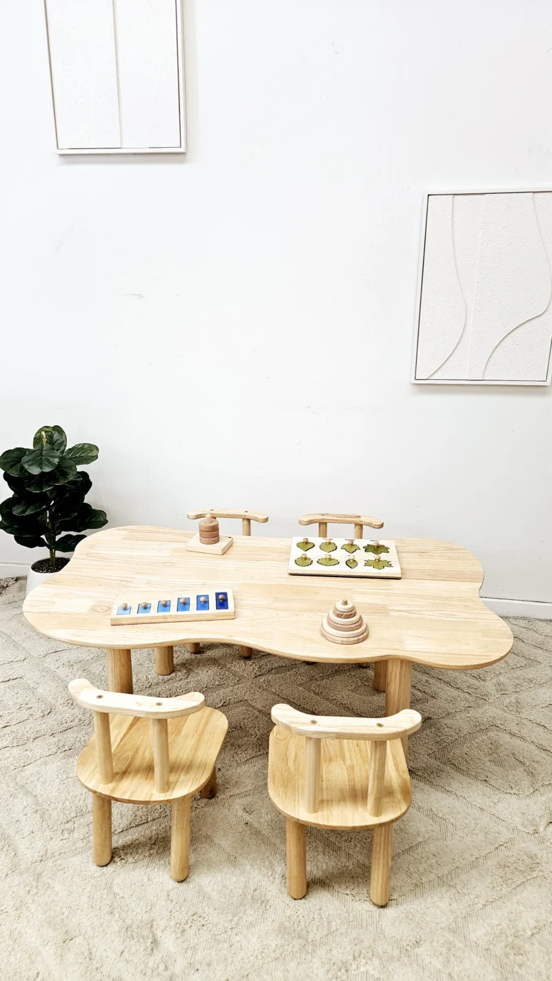 Childrens-hardwood-cloud-table-with-4-chairs-393